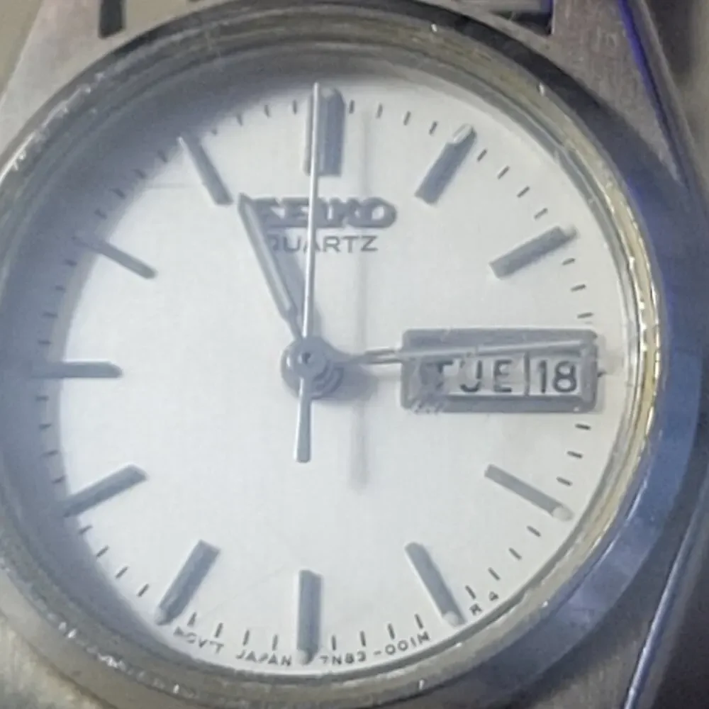 Vintage‎ 90s Seiko Womens Day Date Watch Vintage Silver tone New Battery Retro